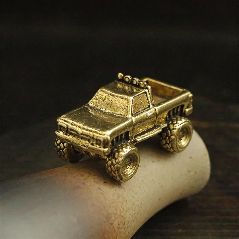 Brass material pickup truck shaped ornament