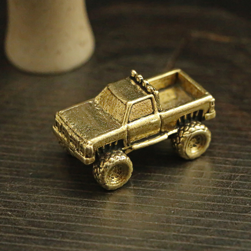 Brass material pickup truck shaped ornament