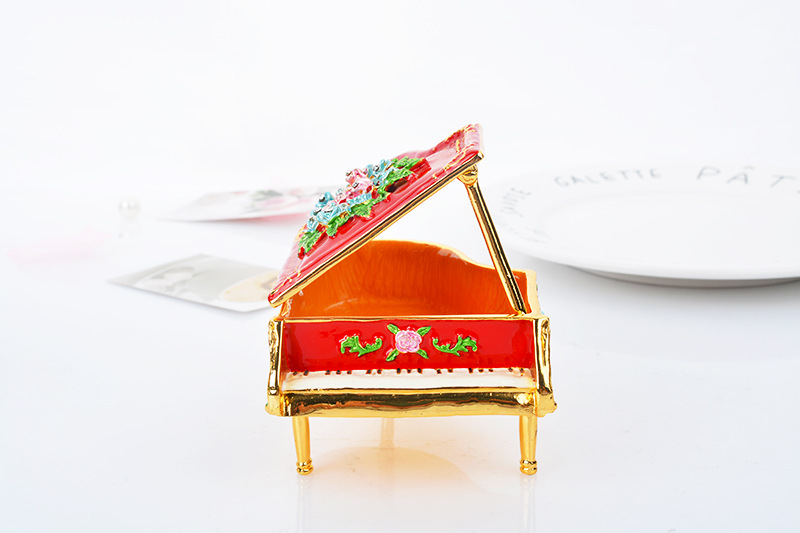 Piano shaped jewelry box