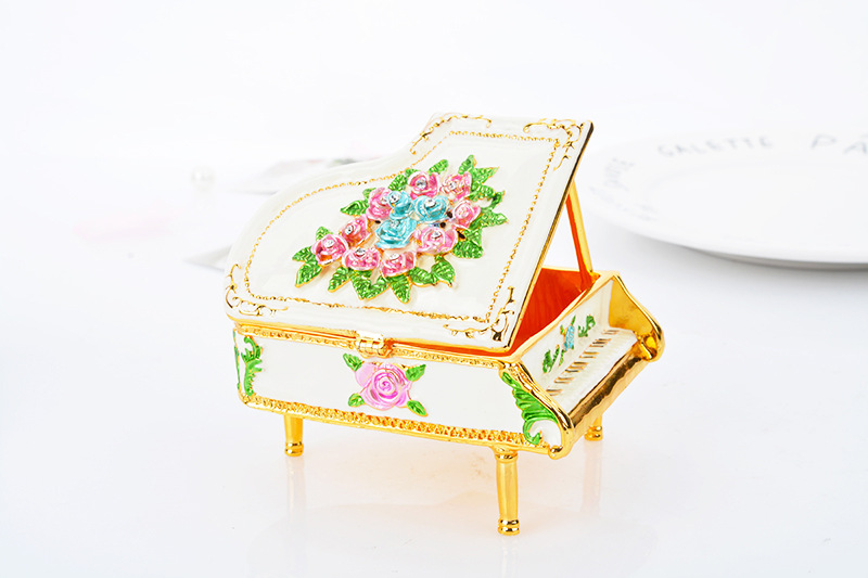 Piano shaped jewelry box