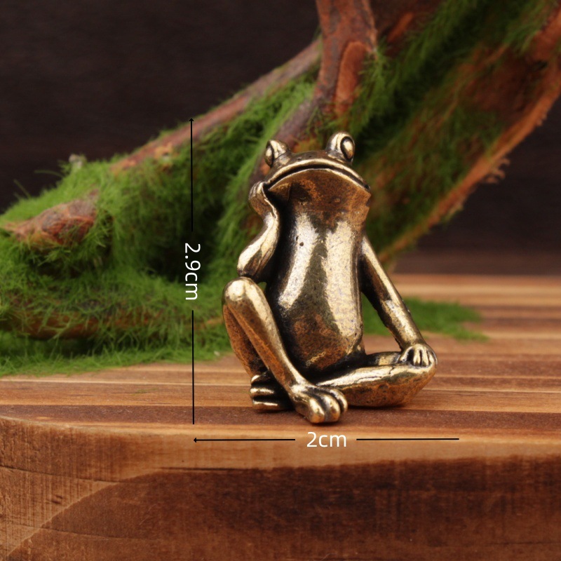 Brass material frog thinking design ornament
